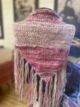 Load image into Gallery viewer, Rose petal shawlette