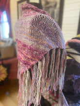 Load image into Gallery viewer, Rose petal shawlette