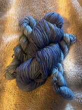 Load image into Gallery viewer, Bulky yarn(109 yards) 100% Superwash Merino wool