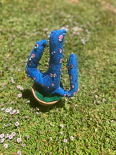 Load image into Gallery viewer, Small cacti