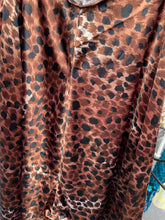 Load image into Gallery viewer, S & S Shoulder top(leopard print) L-XL