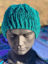 Load image into Gallery viewer, Leaf beanie(peacock/ dark teal) average
