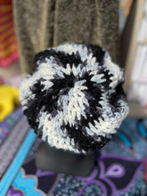 Load image into Gallery viewer, Tam/beret Black & White