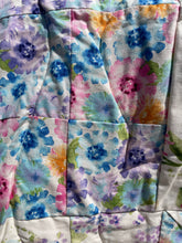 Load image into Gallery viewer, Quilted blanket(Florals)
