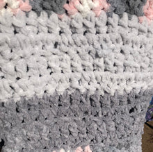 Load image into Gallery viewer, Baby blanket( large size) greys,pink)