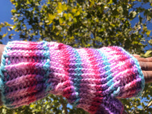 Load image into Gallery viewer, Fingerless mitts (pastels )