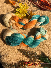 Load image into Gallery viewer, Carrot tops