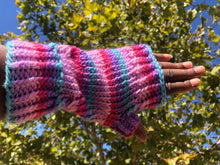 Load image into Gallery viewer, Fingerless mitts (pastels )