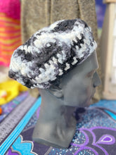 Load image into Gallery viewer, Tam/beret Black & White