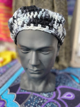 Load image into Gallery viewer, Tam/beret Black & White