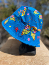 Load image into Gallery viewer, Bucket hat(masks/ bright blue)
