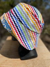 Load image into Gallery viewer, Bucket hat(rainbow striped)
